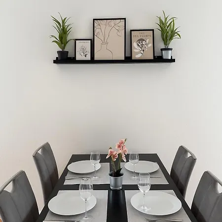 Stylish 4-person Citynest Near Hbf Daire